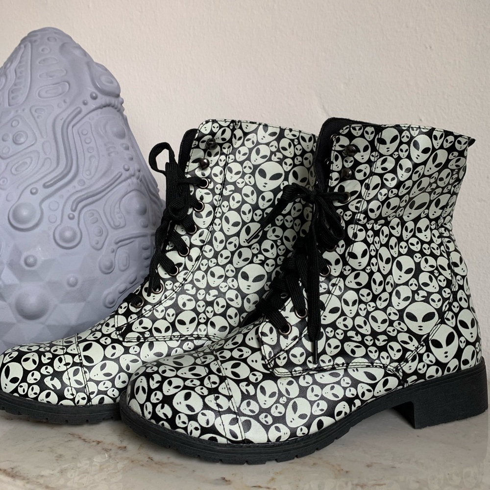Alien Boots